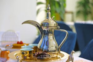 القهوة العربية في الضيافة السعودية: أكثر من مشروب