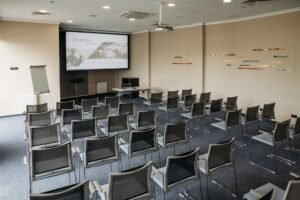 ضيافة اجتماع مجلس حي أو جمعية