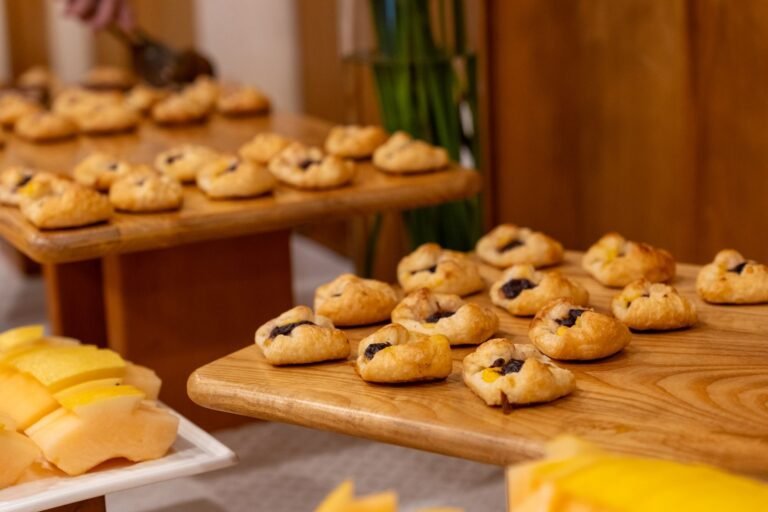 طاولة ضيافة إفطار لفعالية العودة إلى المدارس
