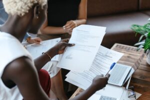 كيف تقارن بين عروض شركات الضيافة مقارنة عادلة؟