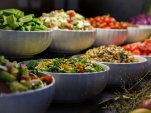 خيارات صحية في ضيافة الشركات: كيف توازن دون أن تُملّ