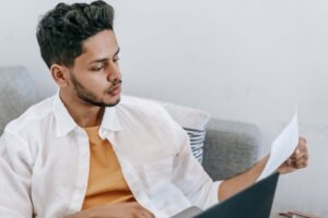 قراءة تقييمات ومراجعات شركات الضيافة قبل الحجز