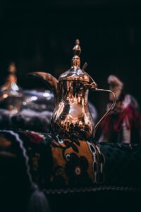 المشاوي السعودية التقليدية: كيف تُدار في المناسبات الكبيرة