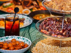 ضيافة الإفطار الجماعي في رمضان: تنظيم بلا فوضى