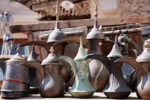 القهوة السعودية: الفرق بين التحميص الفاتح والغامق في الضيافة
