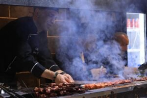 المشويات مقابل الأطباق المطهوة