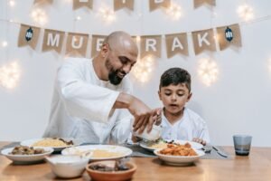 طاولة ضيافة صغيرة وخاصة لعدد محدود من الضيوف